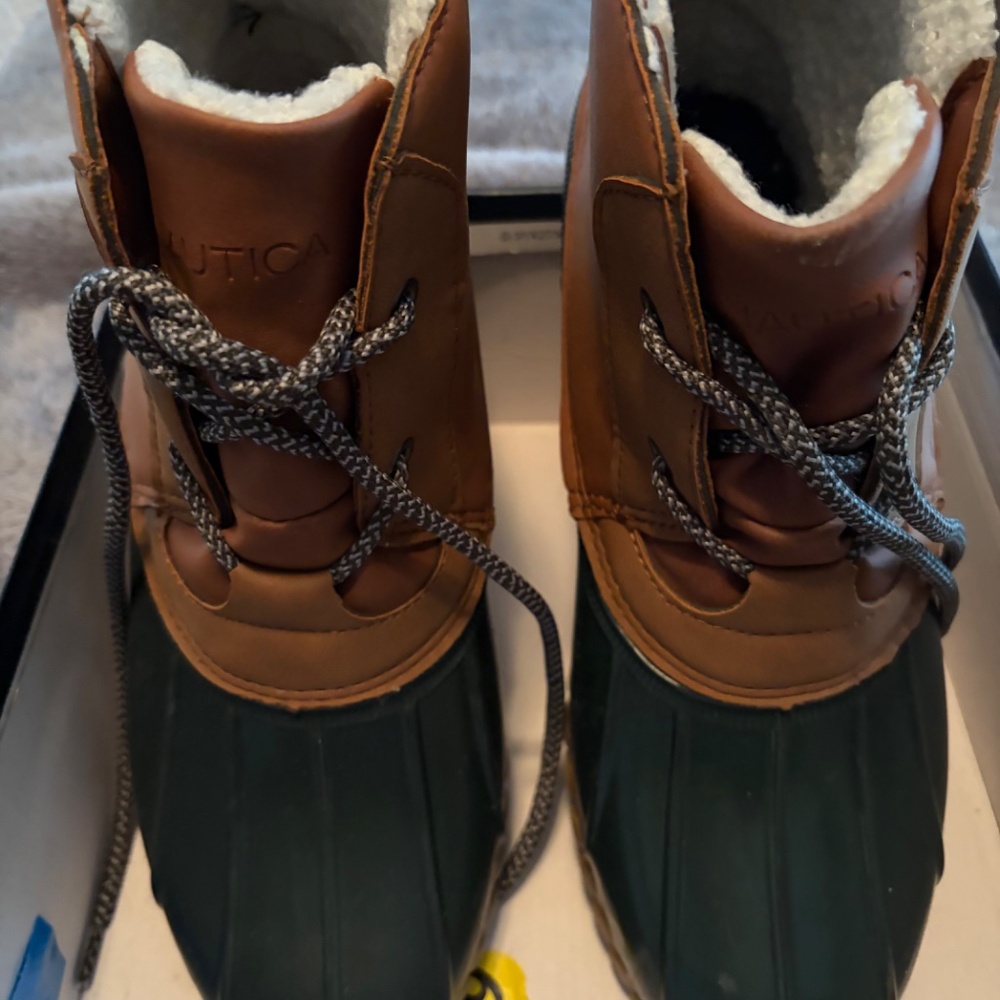 Nautica Women’s Cold Weather duck boots, Women’s size 9, Cedar / Forest / Tan